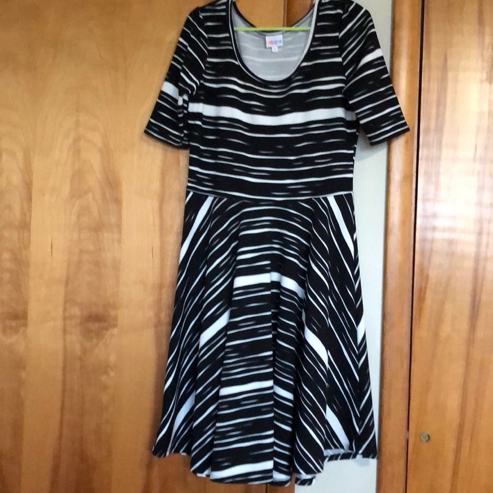 Black and white LulaRoe Nicole